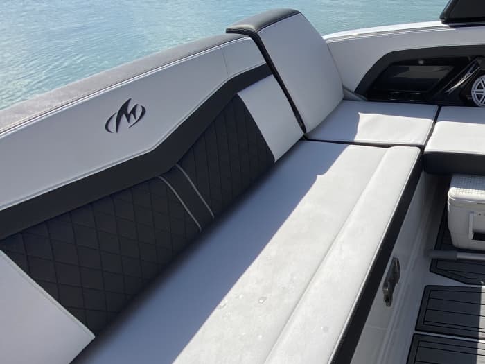 Monterey 278 All inclusive, fuel, skipper, Sail to Formentera Illetas with a fixed price and without worries.