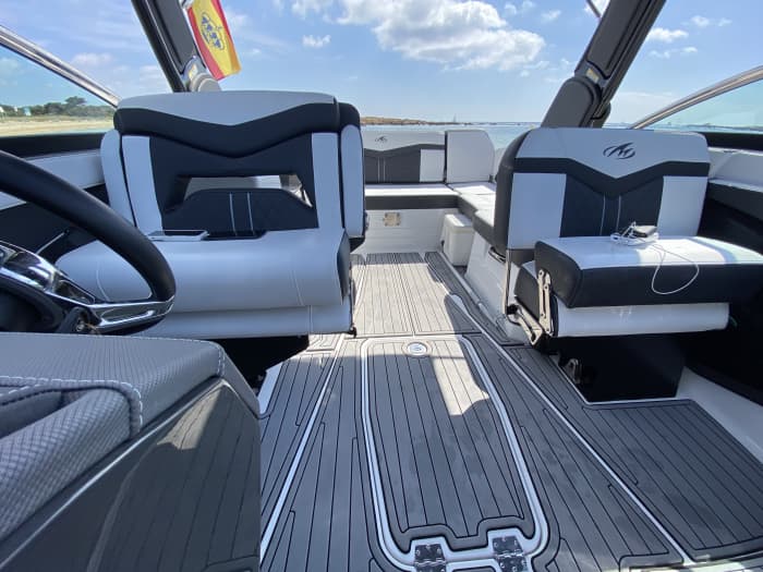 Monterey 278 All inclusive, fuel, skipper, Sail to Formentera Illetas with a fixed price and without worries.