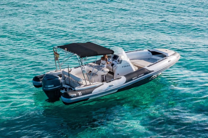 Tandem, inclusief brandstof, btw, 2 schippers, Monterey 278SS + Zodiac Sea Hawk 800 - 16 personen