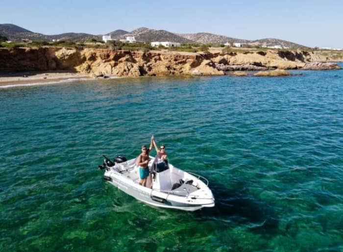 3h30 to explore Aliki on a motorboat