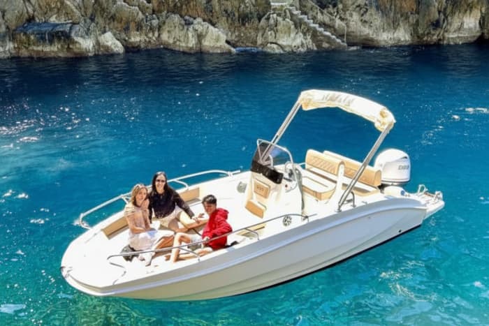 Sorrento Lemon Sunset Boat Tour – Golden Hour on the Mediterranean