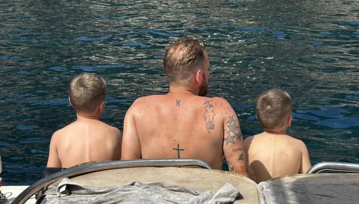 Mandelieu al crepuscolo: crociera al tramonto tra mare e luci