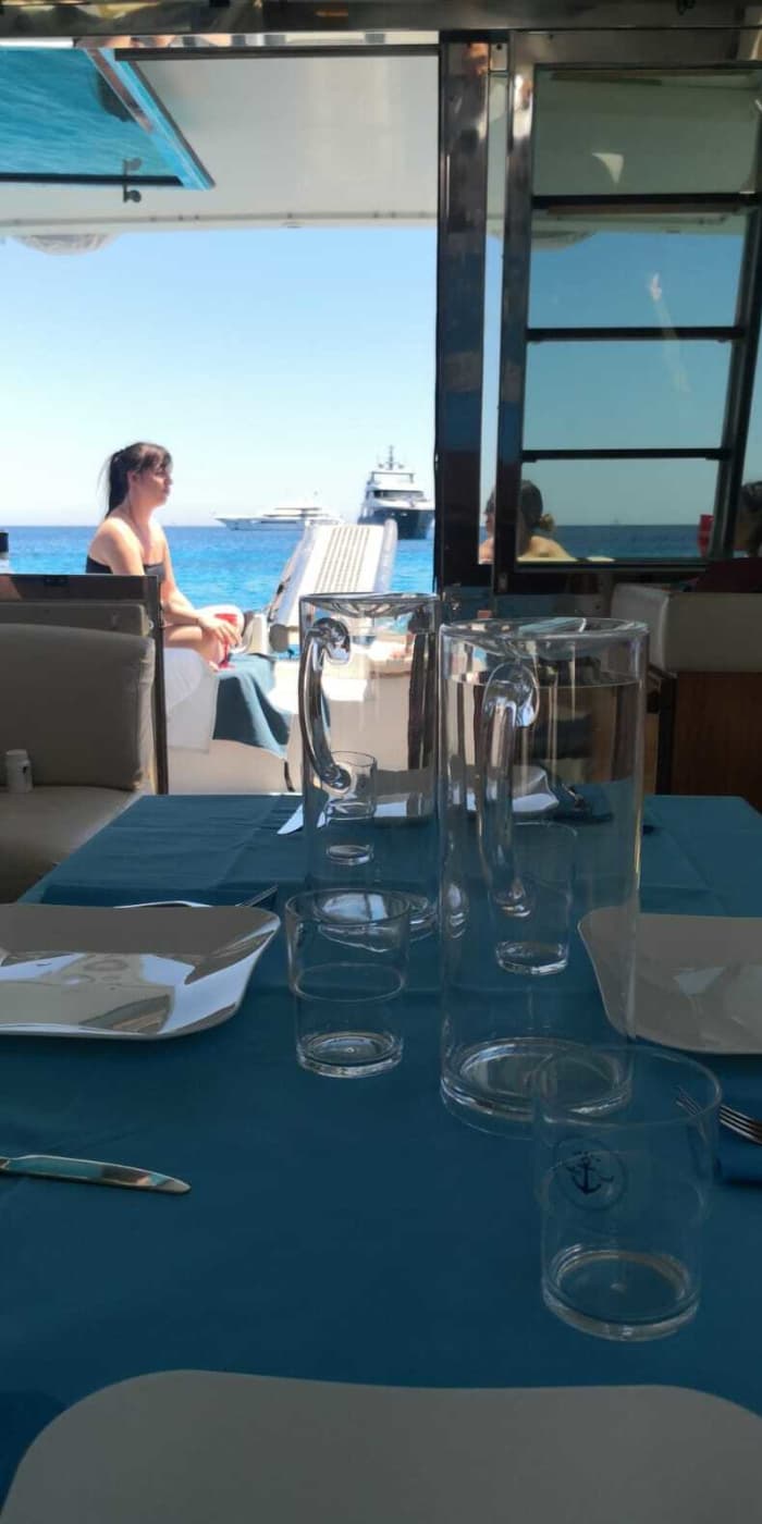 Ein Tag zur Erkundung der schönsten Strände der Costa Smeralda: pure Entspannung im kristallklaren Wasser Nordsardiniens.