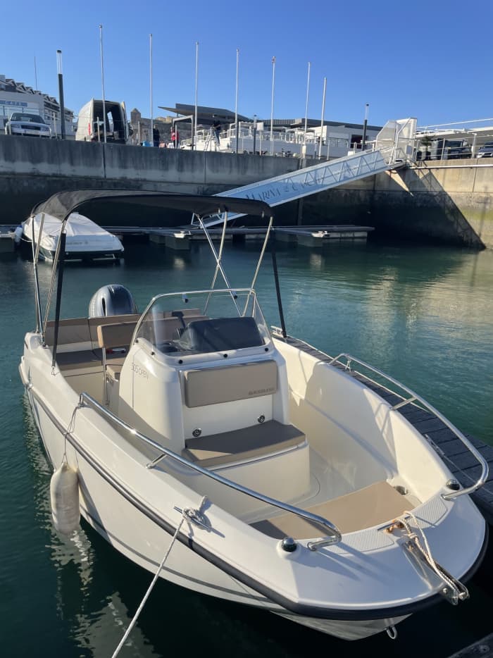 Entdecken Sie Cascais auf einer halbtägigen Motorbootfahrt