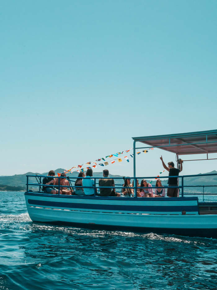 Verbringen Sie 3,5 Stunden auf dem Wasser in Vigo bei Sonne und klarem Wasser.