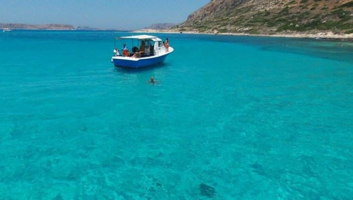 Discover Kissamos: A full day of sun on a motorboat