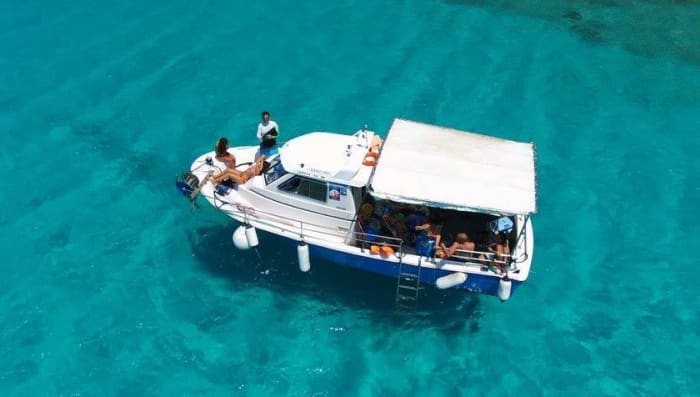 Discover Kissamos: A full day of sun on a motorboat