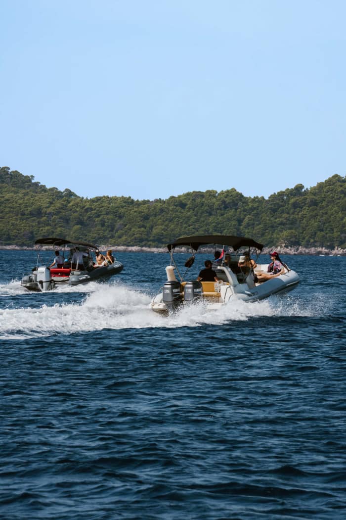 3h30 sol runt Dubrovnik på en motorbåt