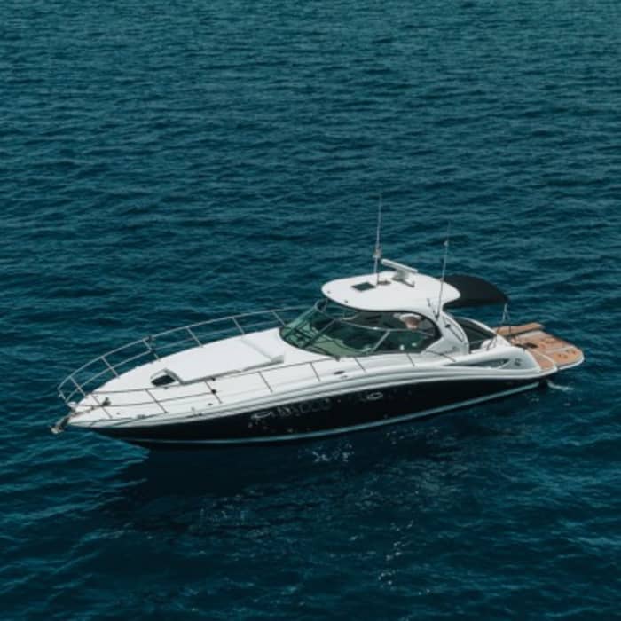 Relax in Ayia Napa: 8h of sun on a motorboat