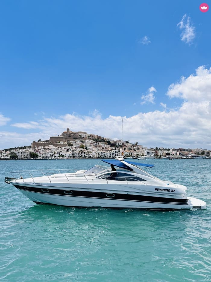 8 hours | Ibiza and Formentera: luxury, speed and turquoise sea