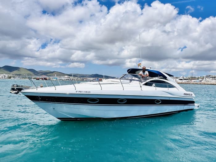 8 hours | Ibiza and Formentera: luxury, speed and turquoise sea