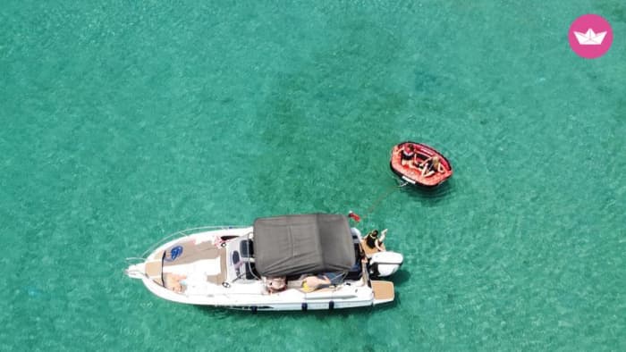 Eaux cristallines et merveilles côtières : croisière d'une demi-journée à Kusadasi.