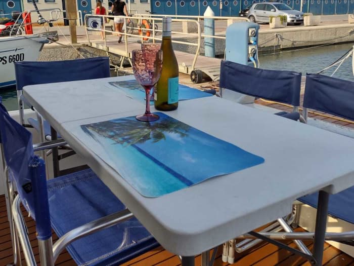 Jouw dag in Fano: Huur een motorboot voor 5 uur en 15 minuten ontdekkingstocht.