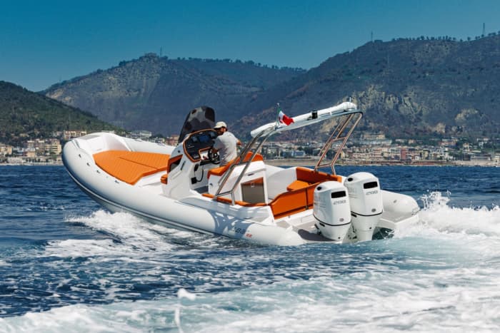 Costa Smeralda by dinghy: coves and crystal-clear sea
