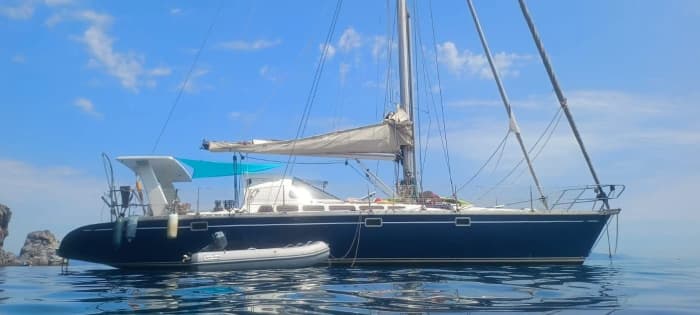 Make every moment count: A full day of sun around Hyères on a sailboat