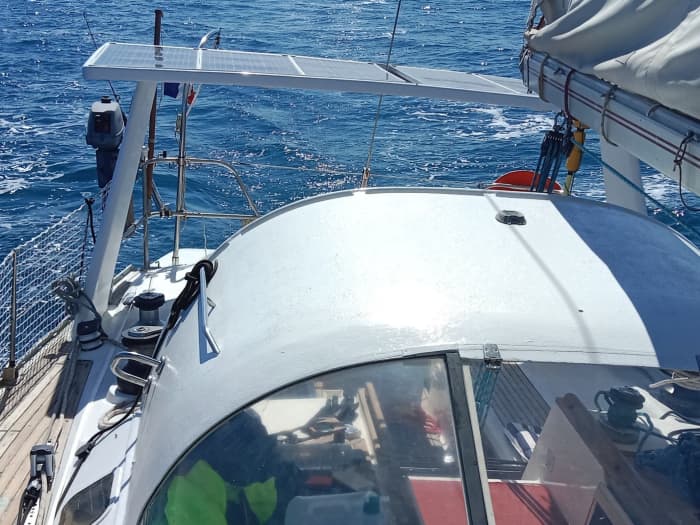 Make every moment count: A full day of sun around Hyères on a sailboat