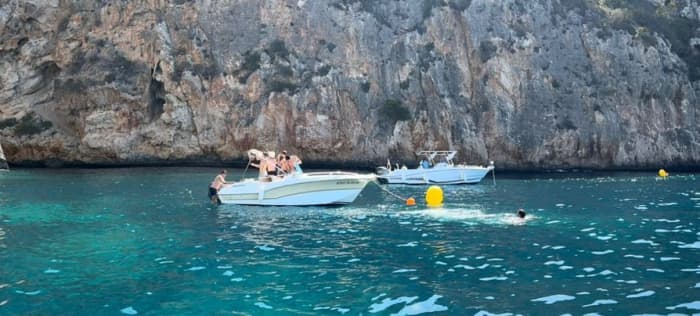 A full day of sun and turquoise waters along the coasts of Denia and Jávea.