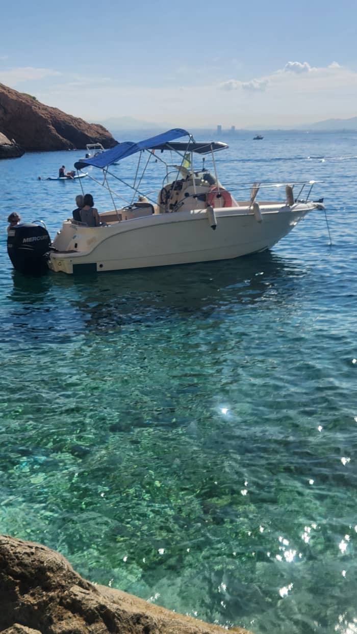 A full day of magic in Ensuès-la-Redonne on a motorboat