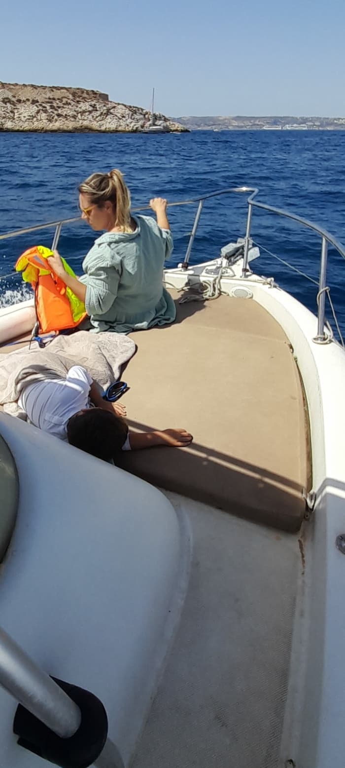 A full day of magic in Ensuès-la-Redonne on a motorboat