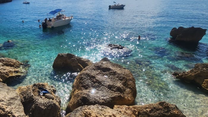 A full day of magic in Ensuès-la-Redonne on a motorboat
