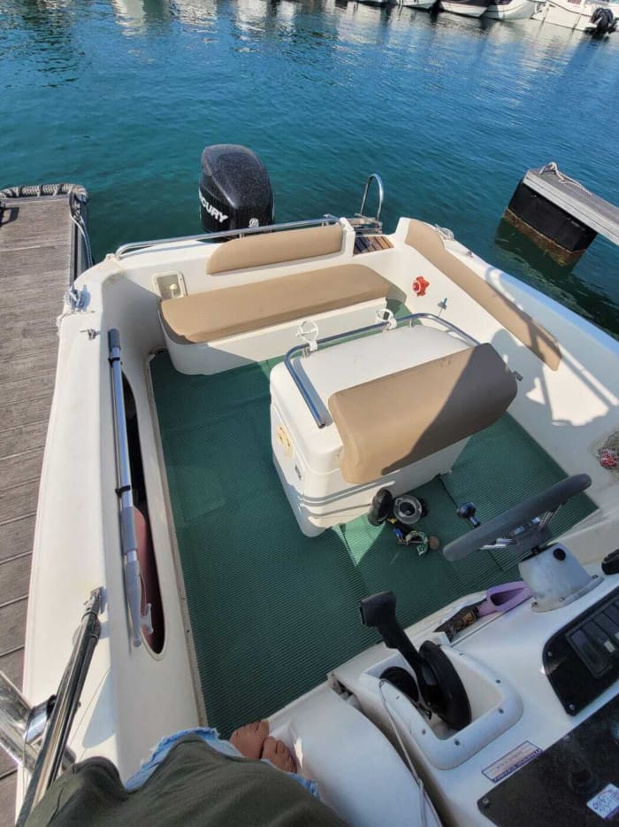A full day of magic in Ensuès-la-Redonne on a motorboat