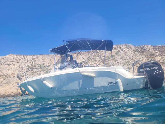 A full day of magic in Ensuès-la-Redonne on a motorboat