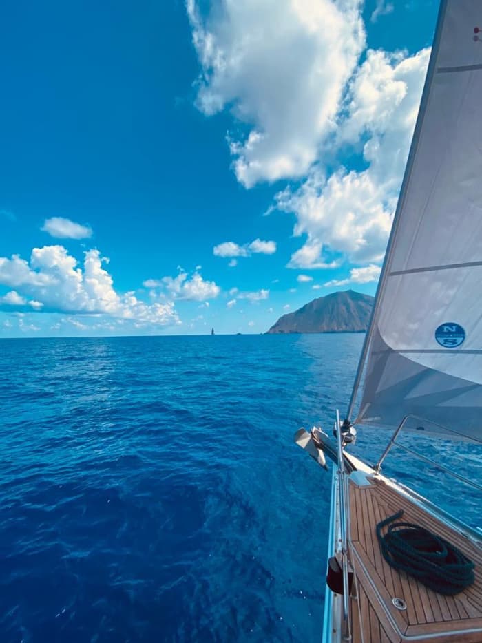 Spend a 6h sailing around Palermo on a sailboat