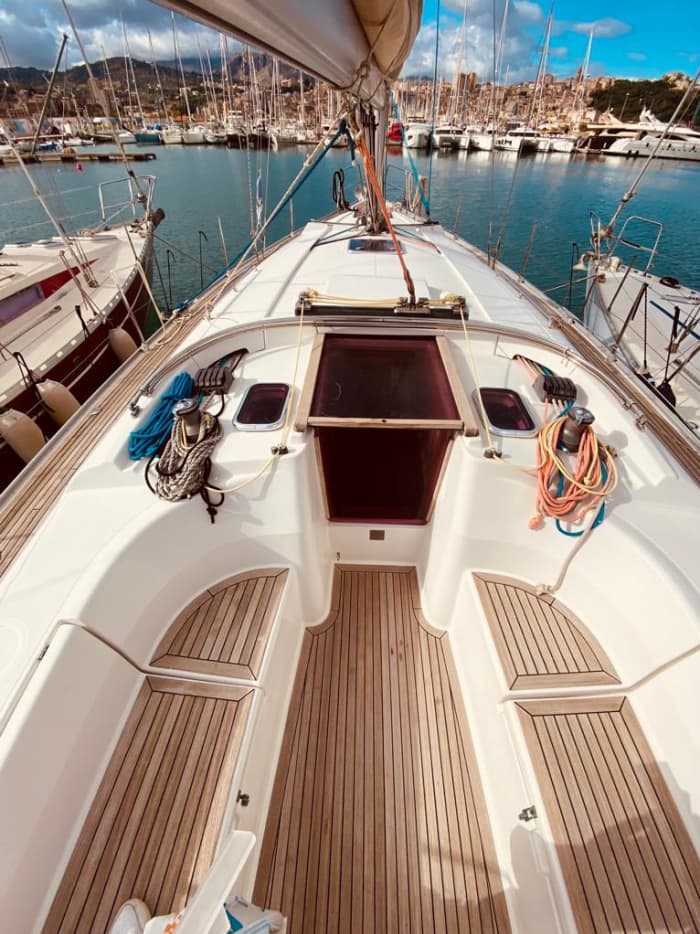 Spend a 6h sailing around Palermo on a sailboat