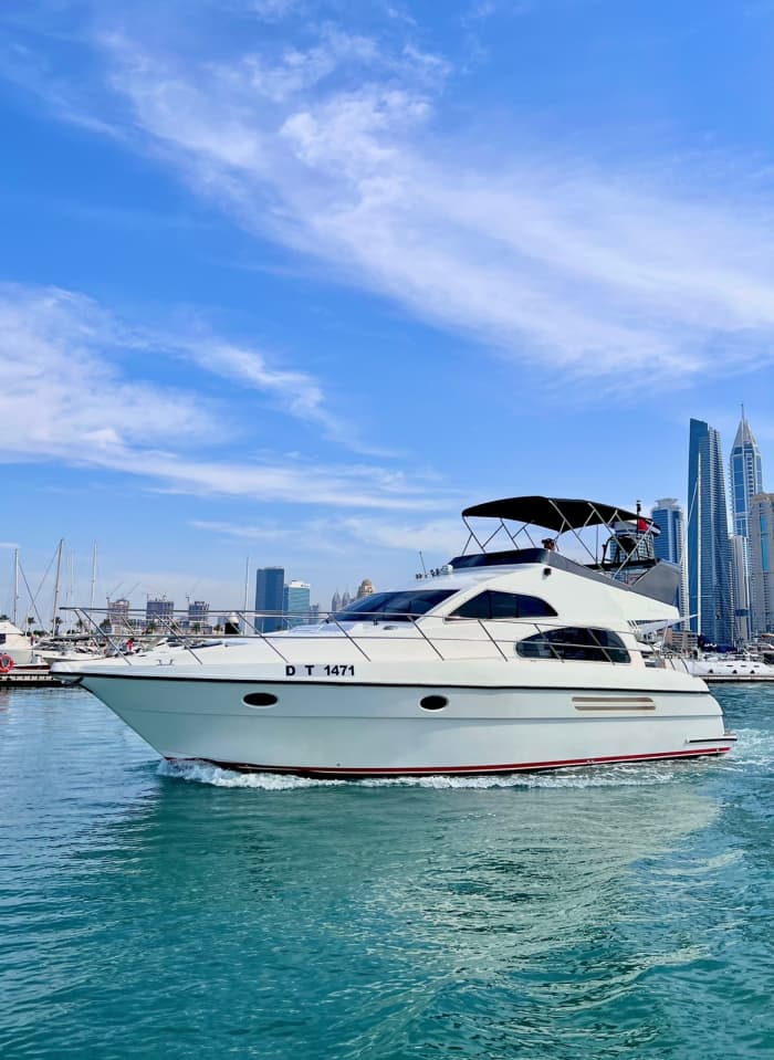 Der Höhepunkt Ihres Sommers: 4-stündiger Ausflug in die Dubai Marina an Bord einer Motoryacht