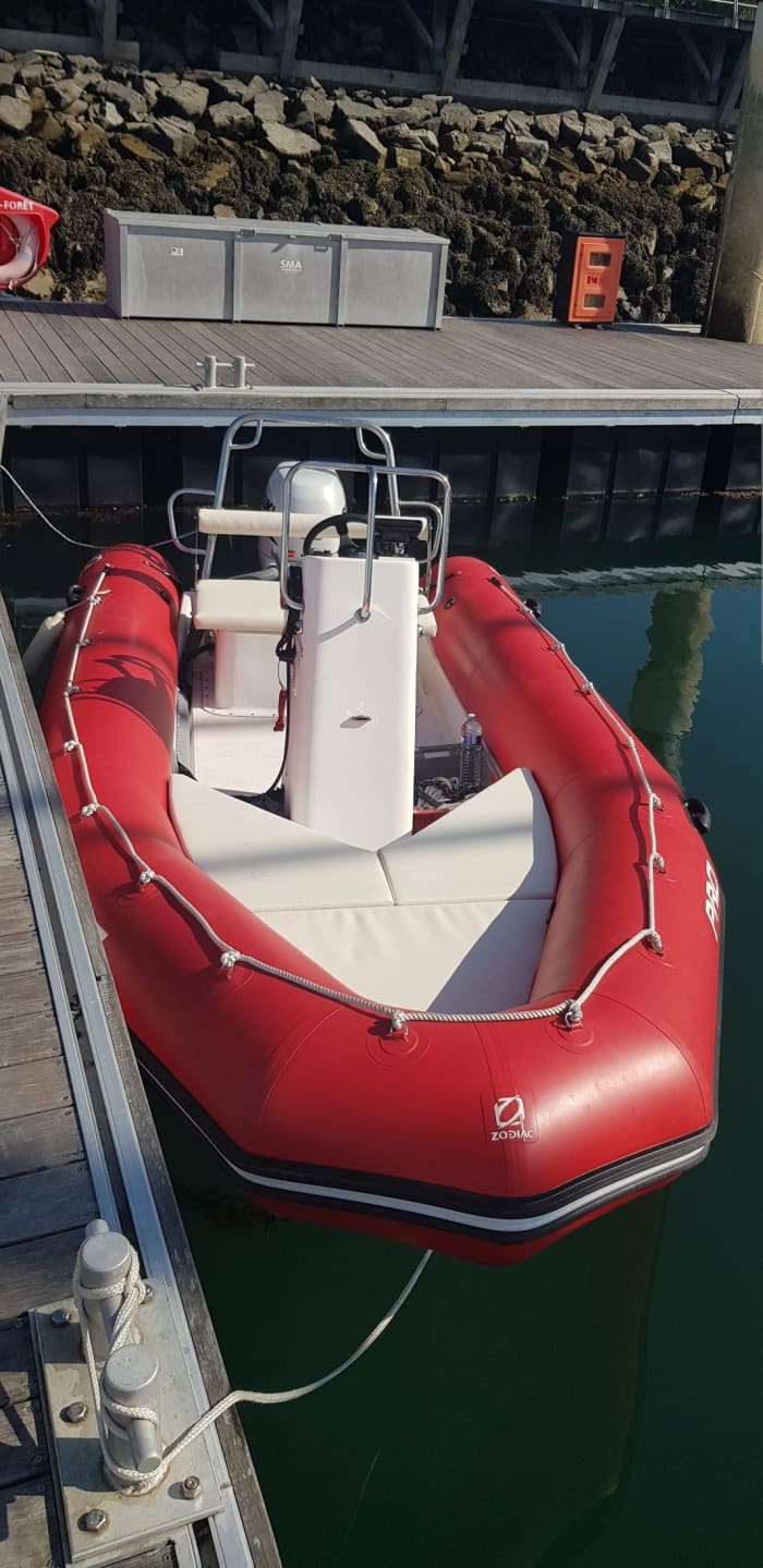 Explorez Bénodet en bateau : une journée complète sur l'eau à bord d'un bateau à moteur