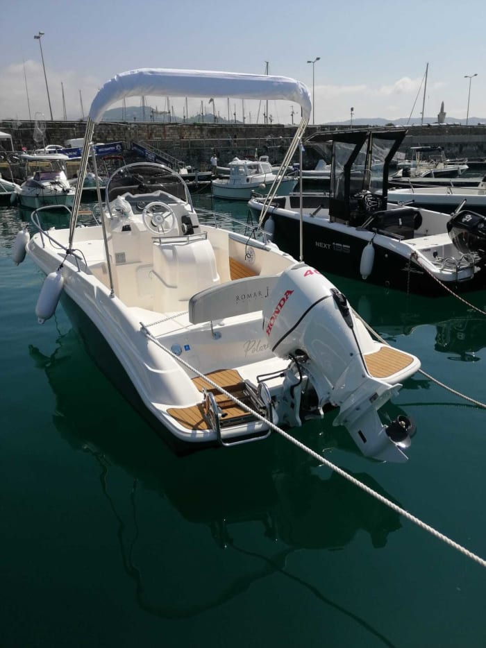 Enjoy 9h on a motorboat in Salerno