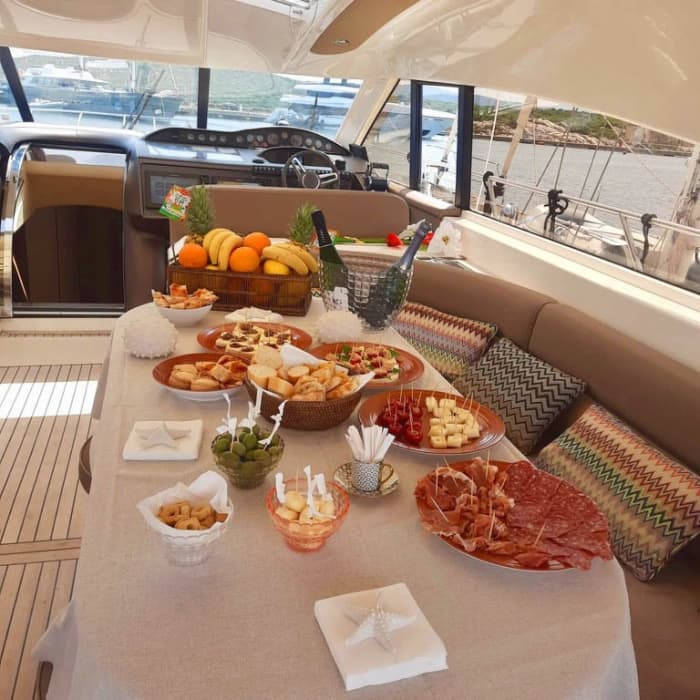 L'Heure Dorée à l'Argentario : Apéritif ou dîner exclusif sous les étoiles sur un yacht privé