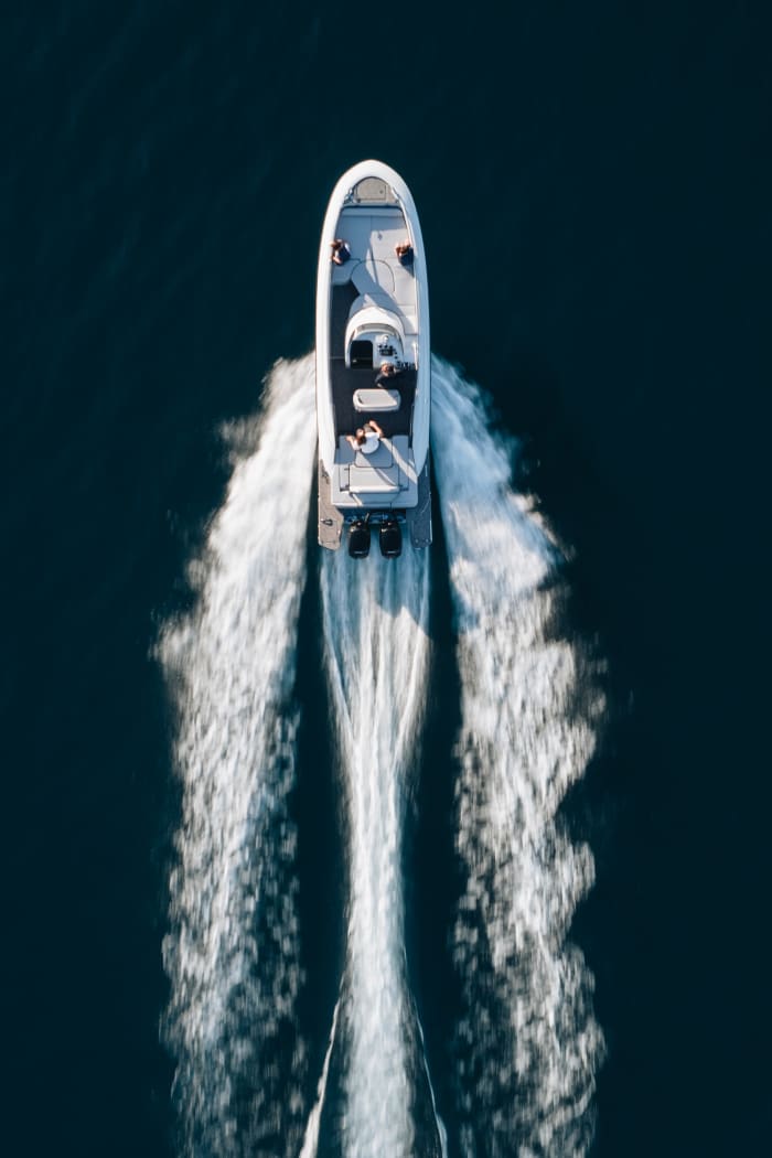 Välj din ideala tur mellan Capri och Amalfi! Anpassningsbar privat båt med bekväm ombordstigning från Neapel, Sorrento, Positano eller Amalfi.