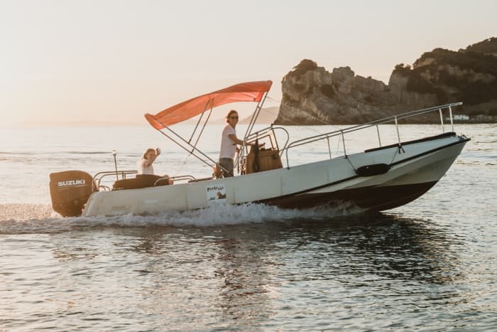 Half-day or full-day motorboat excursion to La Spezia. Stories and legends of the Gulf. Customizable tour.