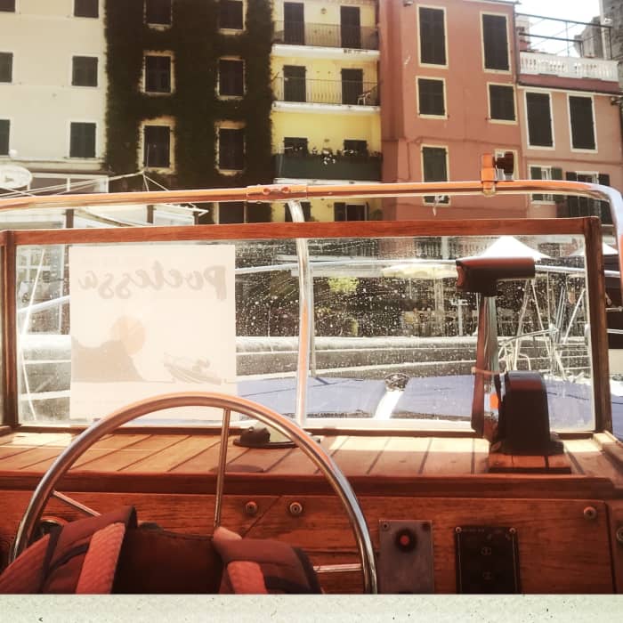 Half-day or full-day motorboat excursion to La Spezia. Stories and legends of the Gulf. Customizable tour.