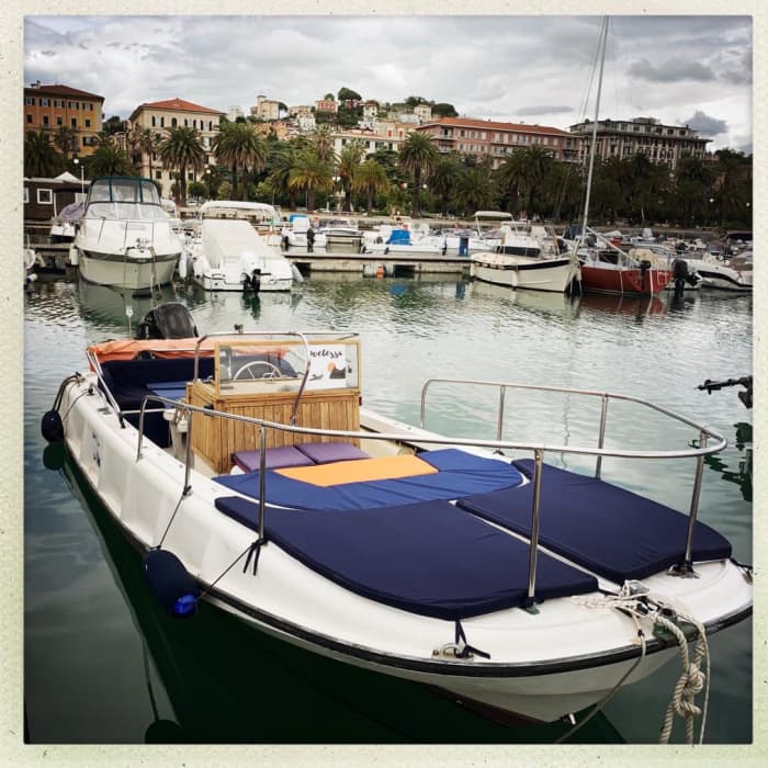 Half-day or full-day motorboat excursion to La Spezia. Stories and legends of the Gulf. Customizable tour.