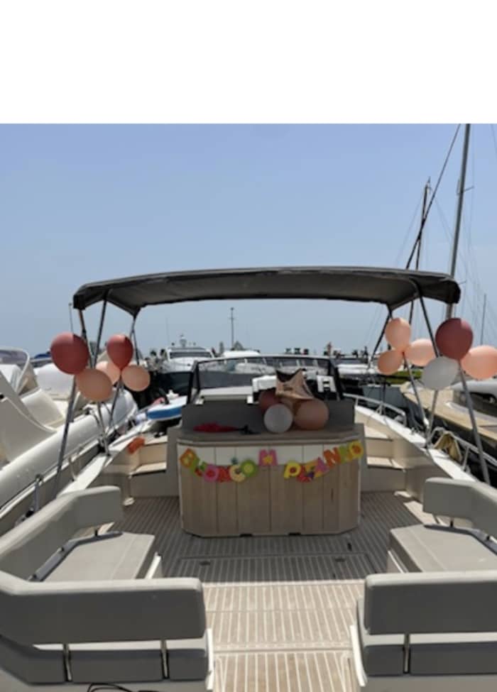 Privat motorbåtstur mellan öarna (Capri, Procida, Ischia) och Amalfikusten (Positano)!