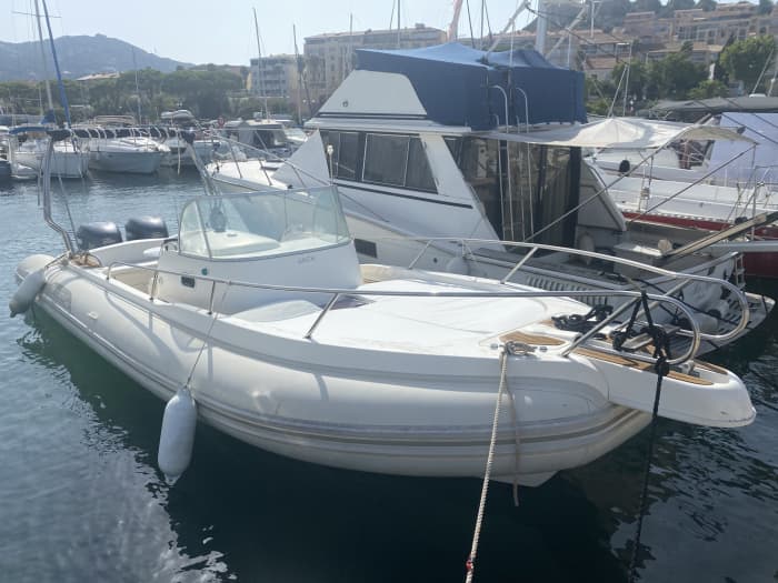 Half-day motorboat rental in Calvi