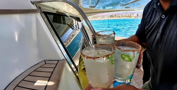 Upptäck Puerto Vallarta: Halvdagsupplevelse med ren glädje på en motorbåt