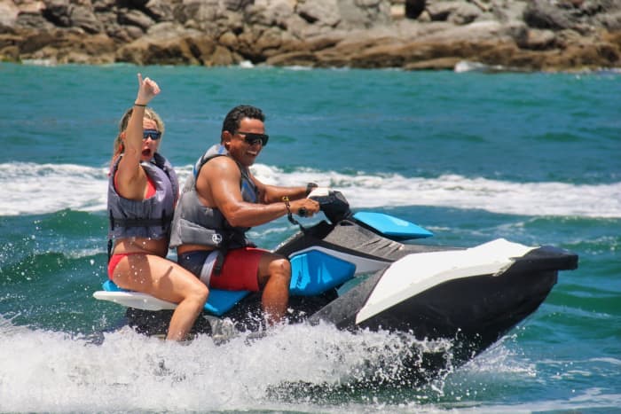 Upptäck Puerto Vallarta: Halvdagsupplevelse med ren glädje på en motorbåt