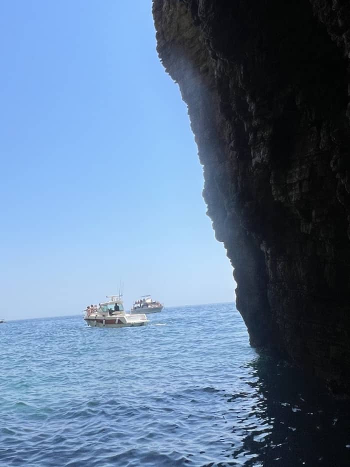 Erkunden Sie Budva mit dem Boot: Ein ganzer Tag auf dem Wasser an Bord eines Motorboots