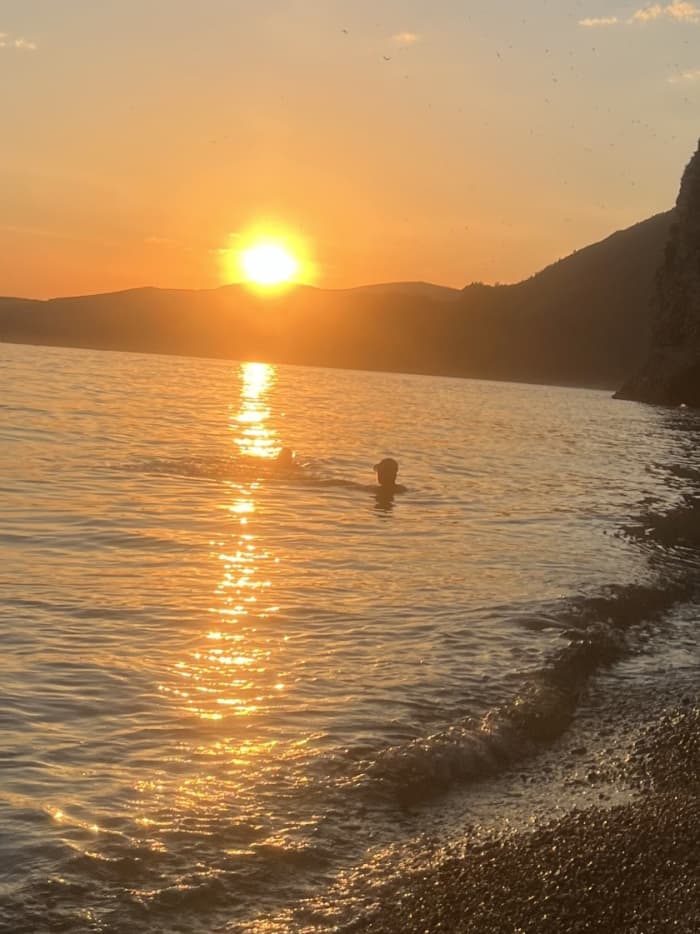 Erkunden Sie Budva mit dem Boot: Ein ganzer Tag auf dem Wasser an Bord eines Motorboots
