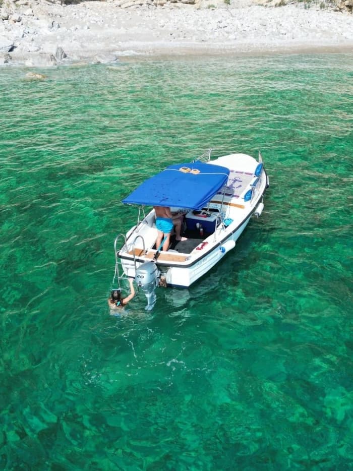 Erkunden Sie Budva mit dem Boot: Ein ganzer Tag auf dem Wasser an Bord eines Motorboots