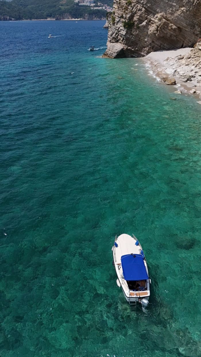 Erkunden Sie Budva mit dem Boot: Ein ganzer Tag auf dem Wasser an Bord eines Motorboots