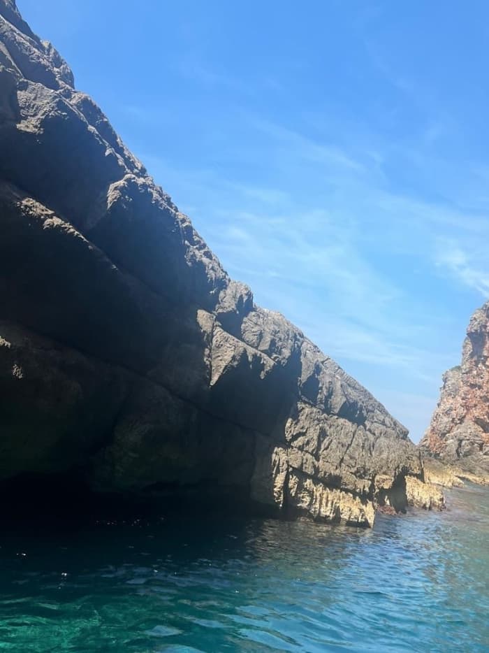 Erkunden Sie Budva mit dem Boot: Ein ganzer Tag auf dem Wasser an Bord eines Motorboots