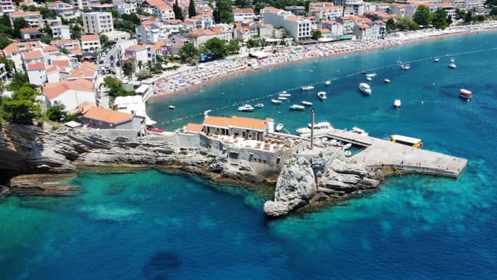 Erkunden Sie Budva mit dem Boot: Ein ganzer Tag auf dem Wasser an Bord eines Motorboots