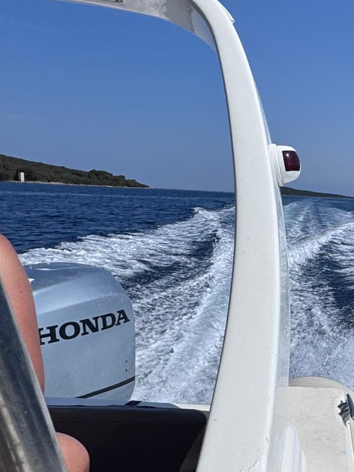 Aventure d'une journée à Dugi Otok : épaves, grottes marines et magie de l'île