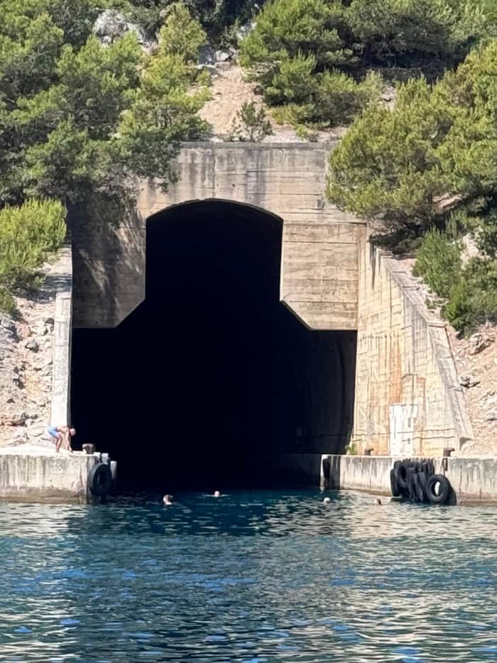 Aventure d'une journée à Dugi Otok : épaves, grottes marines et magie de l'île