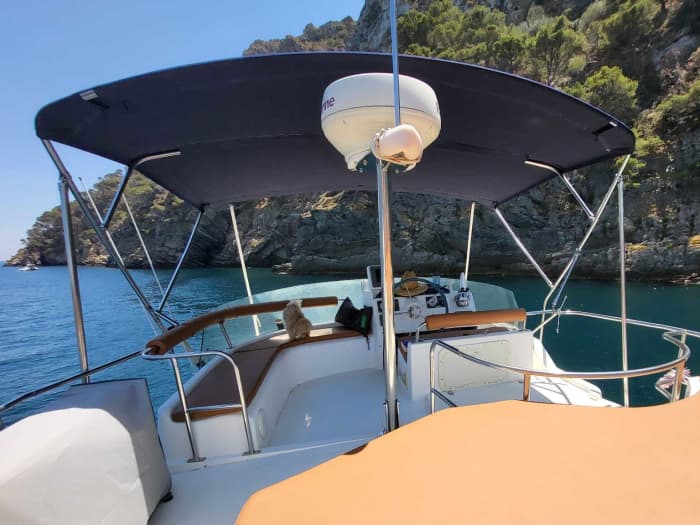 8,5 uur zon en turquoise water rond L'Escala