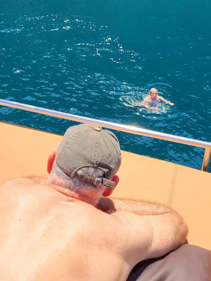 8,5 uur zon en turquoise water rond L'Escala